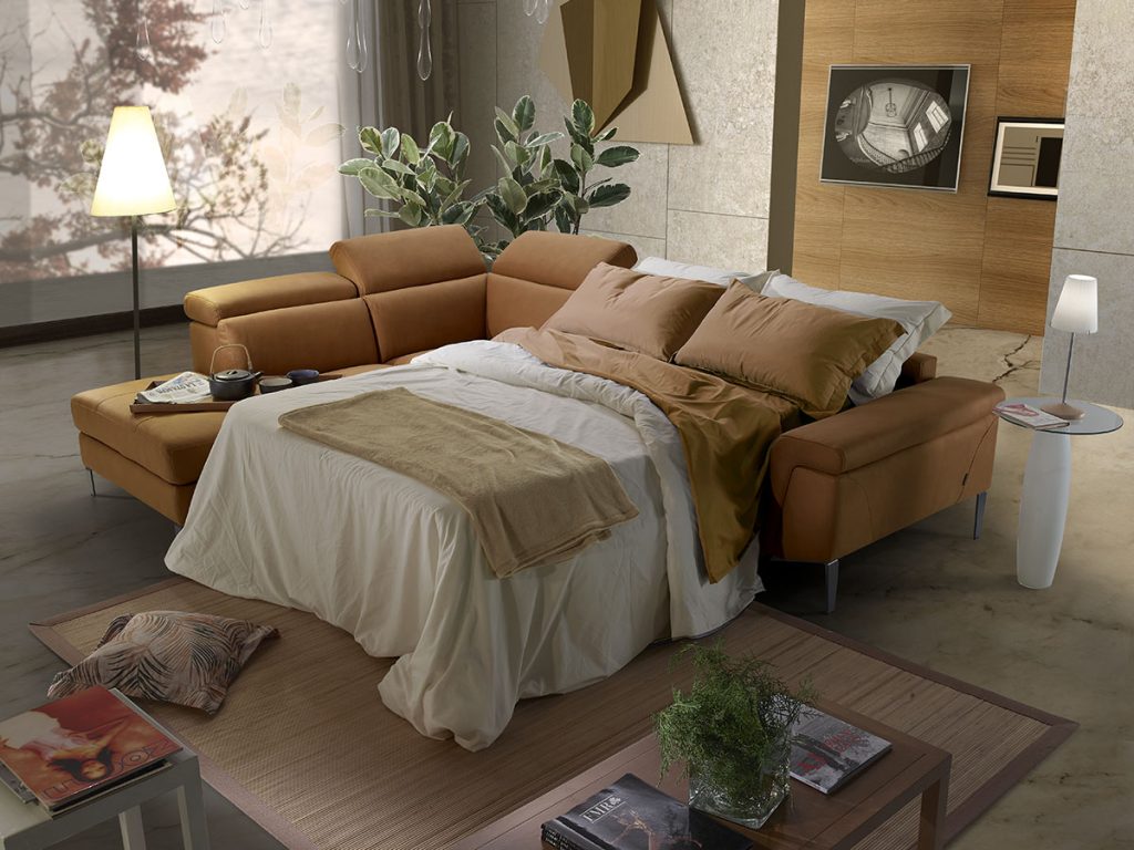 Divano angolare con letto a ribalta ed elemento un posto pouf