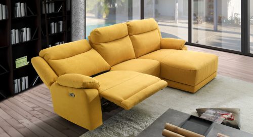 Divano angolare con relax elettrico e chaise longue, in microfibra antimacchia senape