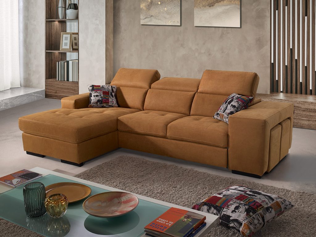 Milos divano con chaise longue in tessuto caramello