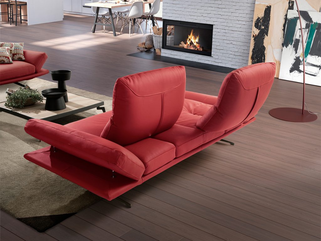 divano lineare rosso
