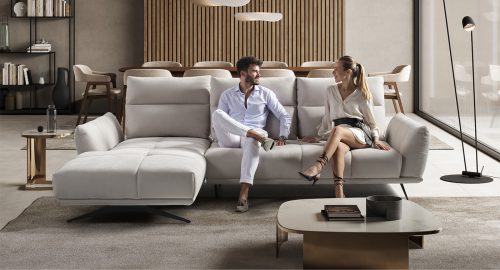 Piuma DIvano lineare con chaise longue in tessuto antimacchia