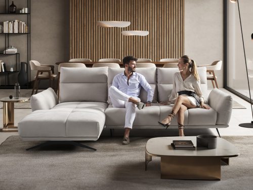 Piuma DIvano lineare con chaise longue in tessuto antimacchia