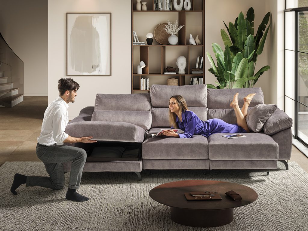 Divano angolare con 2 sedute scorrevoli e chaise longue contenitore scorrevole in tessuto Nora Gris Claro