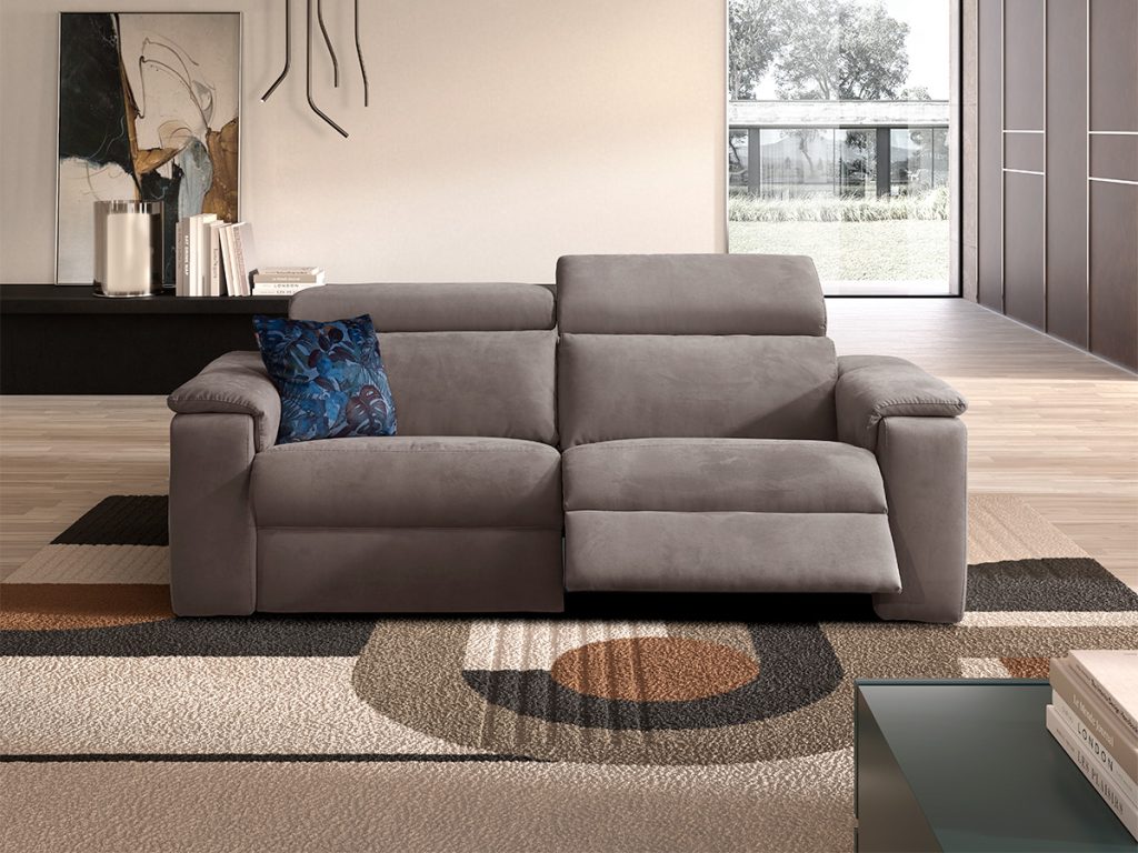 cobalto divano lineare con relax elettrici grigio