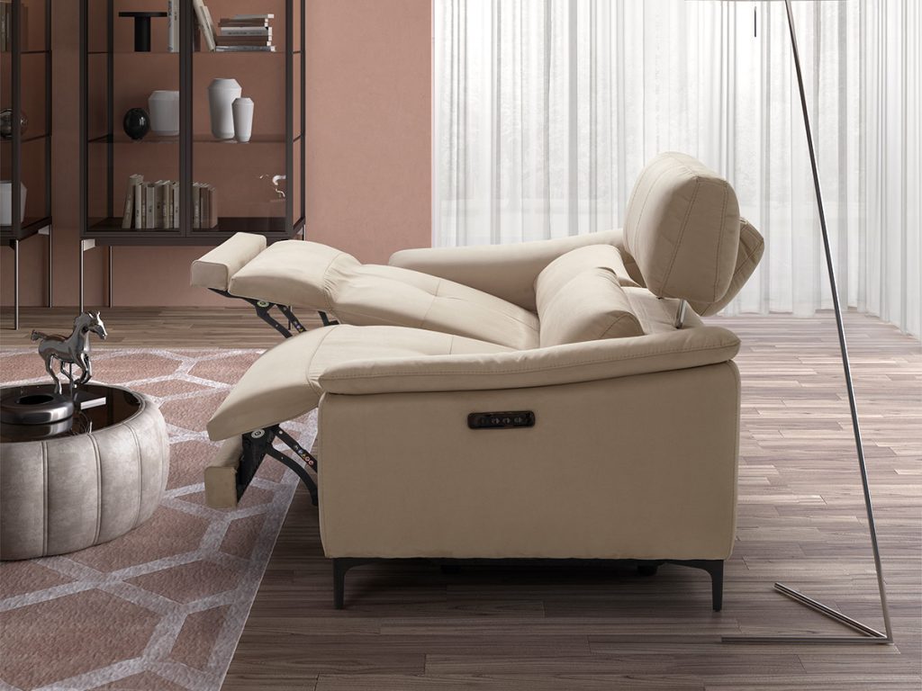 Domus divano lineare con 2 relax elettrici beige