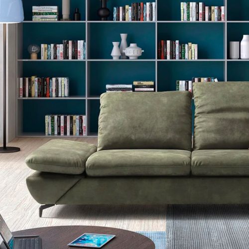 divano per stile industriale