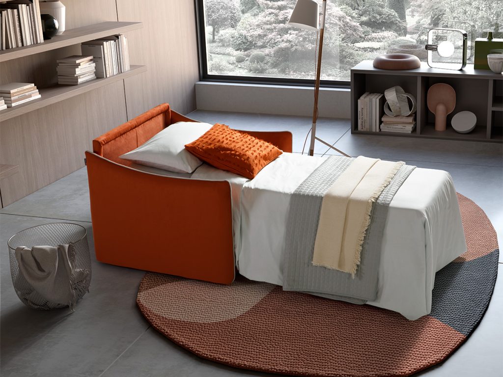 Adrian poltrona letto in tessuto antimacchia arancione