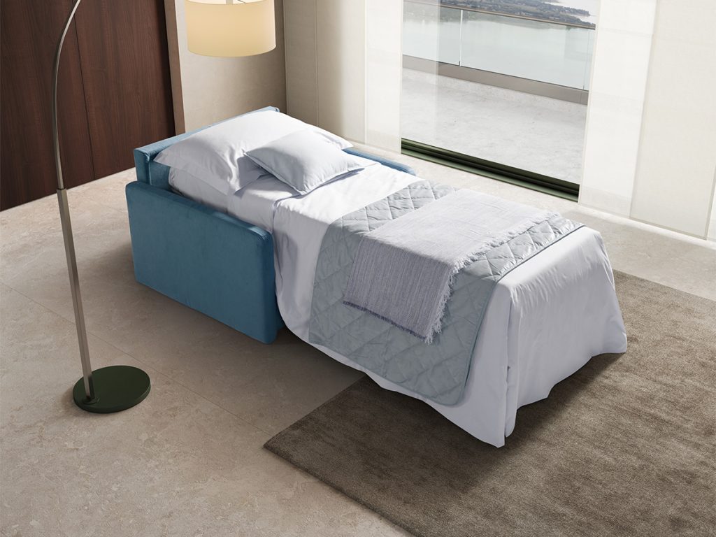 Poltrona letto in tessuto azzurro