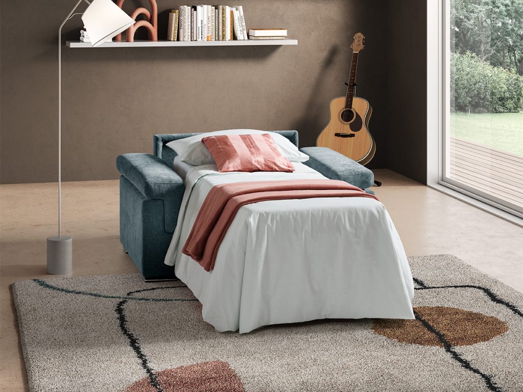 Maretta poltrona letto in tessuto azzurro
