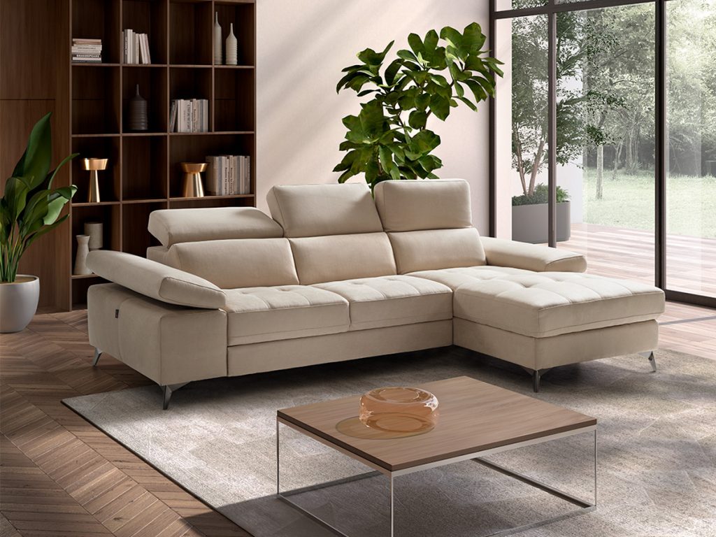 Sandy divano angolare con chaise longue in tessuto bianco