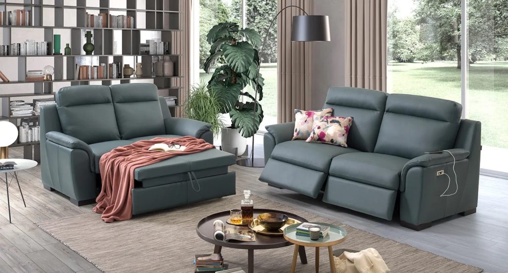 come lavare Coppia di divani in pelle in un soggiorno moderno e luminoso