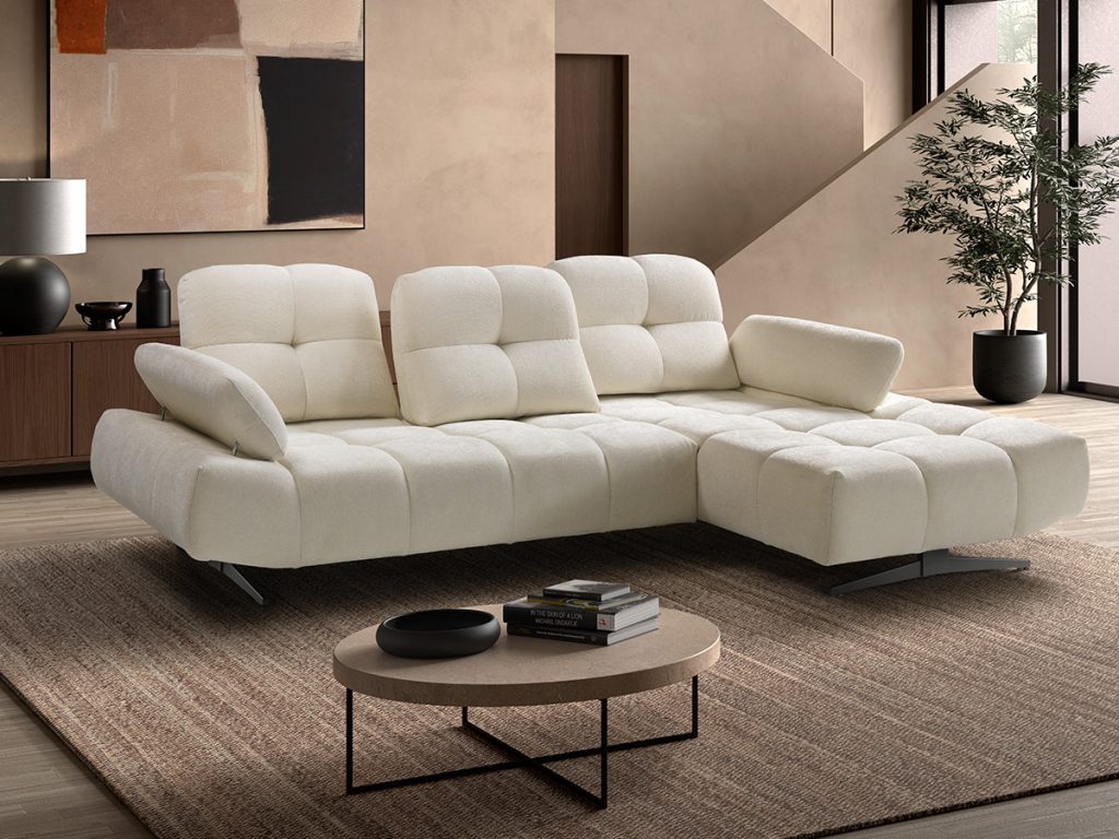 Karisma divano con chaise longue in tessuto antimacchia bianco